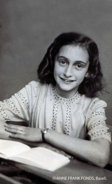 Der Heimatverein Uedelhoven setzt ein starkes Zeichen gegen Rassismus und pflanzt einen Anne Frank-Baum. Foto: Anne Frank Fonds, Basel