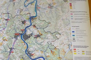 Eine Starkregenkarte vom Landesamt für Umweltschutz. Zu sehen ist die Verbandsgemeinde Saarburg. Alle gefährdeten von Starkregen betroffenen Orte sind rot eingezeichnet. Foto: Mohsmann