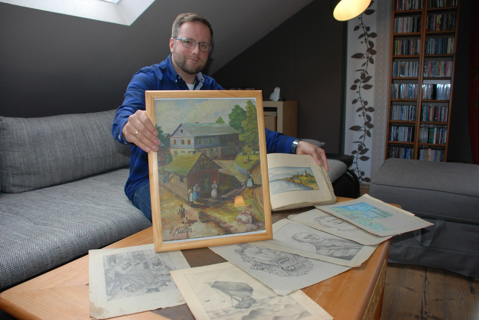 Grischan Letzas, Urenkel des aus Laufersweiler stammenden Hobbymalers Gustav Müller, hat mittlerweile 110 Werke seines Urgroßvaters katalogisiert. Vermutlich gibt es weit über 200 Bilder - aber wo sind sie?  Foto: Magdalena Bomba