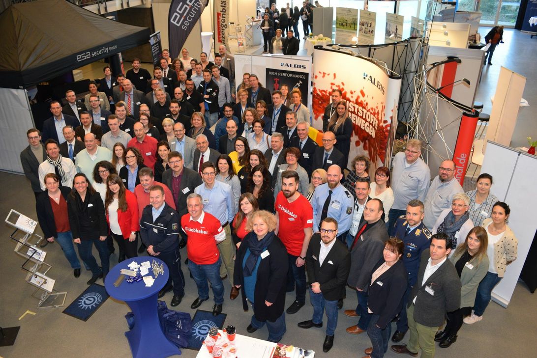 40 Aussteller präsentierten sich mit ihren Teams auf der zweiten Euskirchener Jobmesse. Foto: Scholl