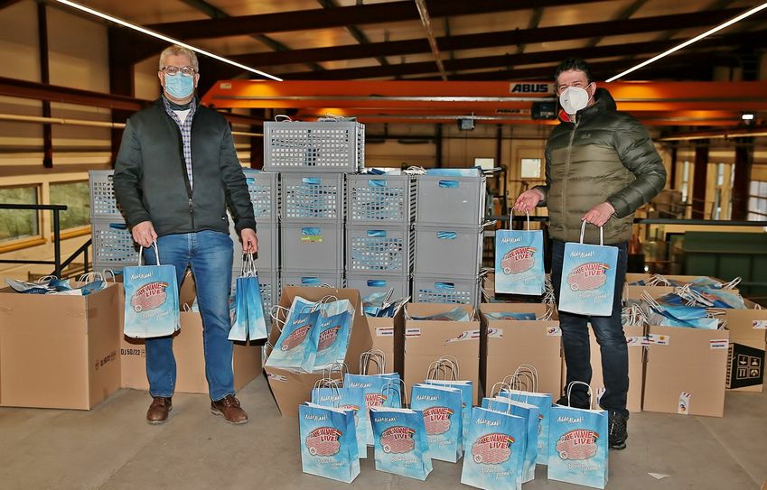 Die Tüten werden gepackt. Foto: W. Dreschers