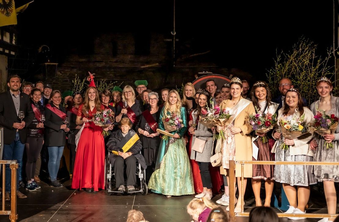 Der Weinhexennacht wohnten dieses Jahr gleich mehrere Weinhexen und Weinhoheiten bei.