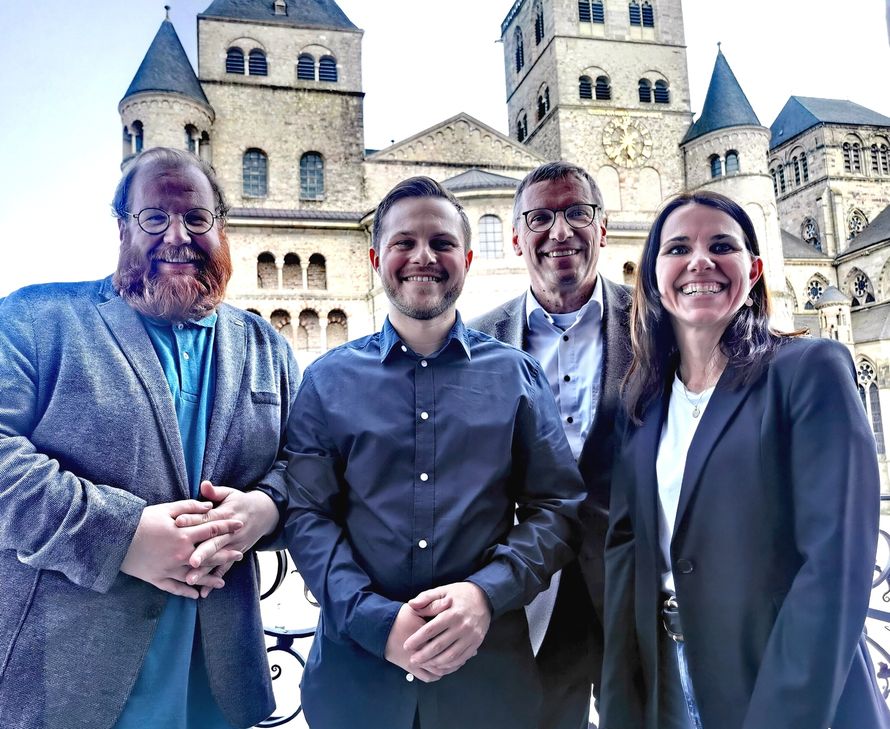 Markus Nöhl, Tourismusdezernent der Stadt Trier und Aufsichtsratsvorsitzender der TTM, Yannick Jaeckert, neuer Geschäftsführer der TTM ab dem 1. Oktober 2024, Norbert Käthler, derzeitiger Geschäftsführer der TTM und Elvira Classen, kommissarische Geschäftsführerin der TTM ab dem 1. Juni 2024 und Leiterin des Amtes für Stadtkultur und Denkmalschutz.