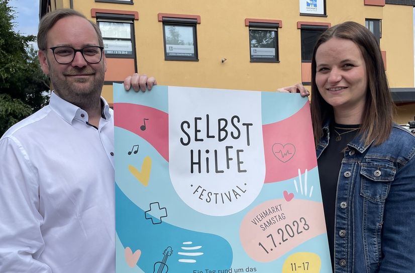 Andreas Schleimer, SEKIS-Vorstand und Barbara Wendels, SEKIS-Mitarbeiterin freuen sich auf das erste Selbsthilfe-Festival am 01.09. auf dem Viehmarkt in Trier.