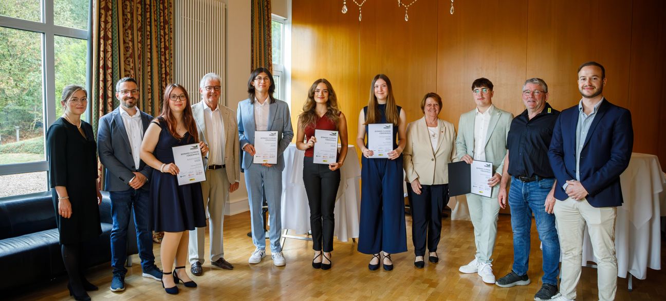 Von links: Sophie Scheppe, Patrick Clemens, Finja-Marie Marschall, Wolfgang Groß, Nick Neukirch, Aviva Mayen, Theresa Neidhöfer, Elfriede Meurer, Moritz Müller, Karl Josef Simon, Dominik Groß.