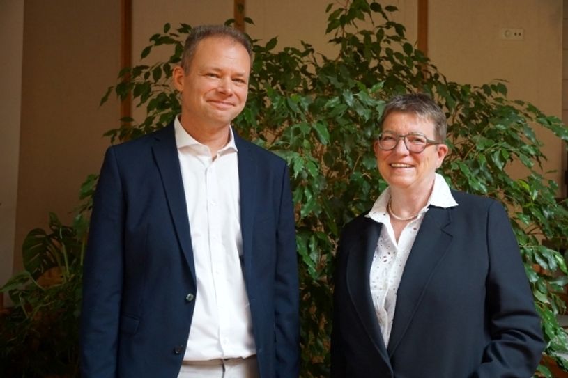 Prof. Dr. Kai Sassenberg übernimmt das Direktorat von Prof. Dr. Claudia Dalbert und leitet seit Oktober 2023 das Leibniz-Institut für Psychologie (ZPID)