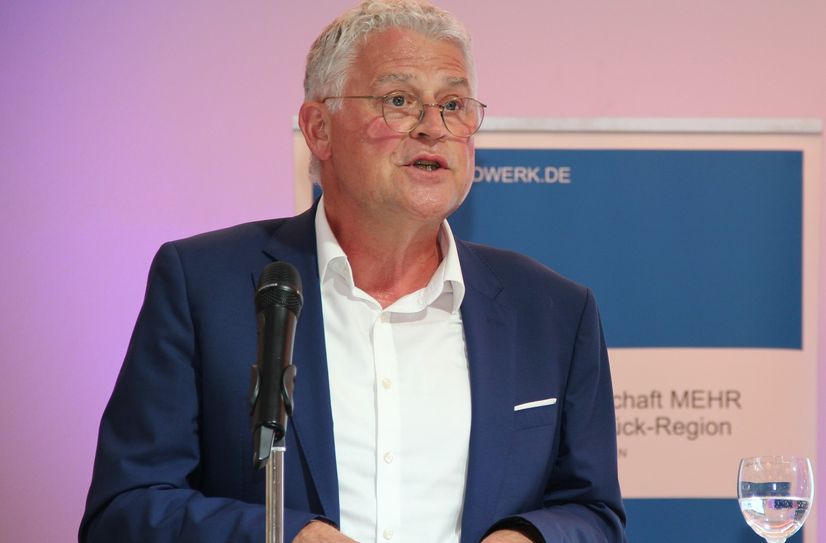 : Andreas Theis, Vorstand Volksbank Trier Eifel eG betonte die Verbundenheit zum Handwerk. Die neuen Gesellinnen und Gesellen beglückwünschte er "Gestalter der Zukunft" zu sein.