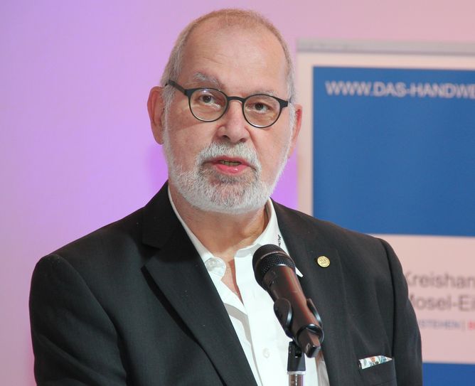 Raimund Licht sprach als Vorsitzender Kreishandwerksmeister dem Handwerk Mut zu und zitierte die deutschlandweite Handwerkskampagne "Wir können alles, was kommt".