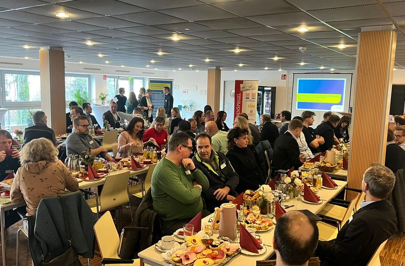 Die Kantine des Medienhauses Weiss diente dem gemütlichen Netzwerken.