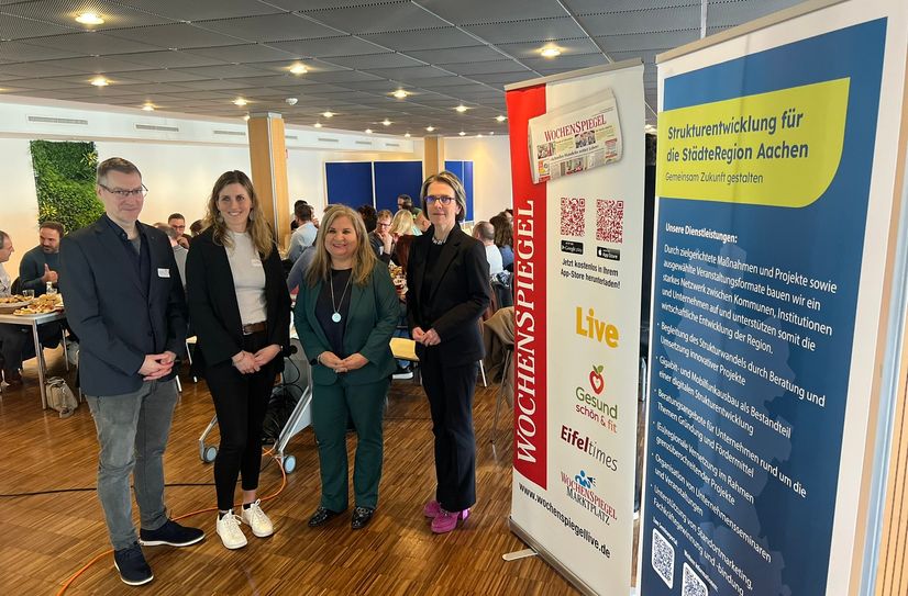 Der städteregionale Fördermittelberater Patrick Hahne, Bürgermeisterin Dr. Carmen Krämer, Veranstaltungsmanagerin Iris Gerdom und Martina Schmitz (Geschäftsführerin Weiss-Verlag) waren angetan von der breiten und positiven Resonanz auf das Unternehmerfrühstück, zu dem die Stadt Monschau ins Medienhaus Weiss geladen hatte.