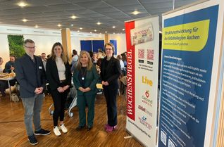 Der städteregionale Fördermittelberater Patrick Hahne, Bürgermeisterin Dr. Carmen Krämer, Veranstaltungsmanagerin Iris Gerdom und Martina Schmitz (Geschäftsführerin Weiss-Verlag) waren angetan von der breiten und positiven Resonanz auf das Unternehmerfrühstück, zu dem die Stadt Monschau ins Medienhaus Weiss geladen hatte.