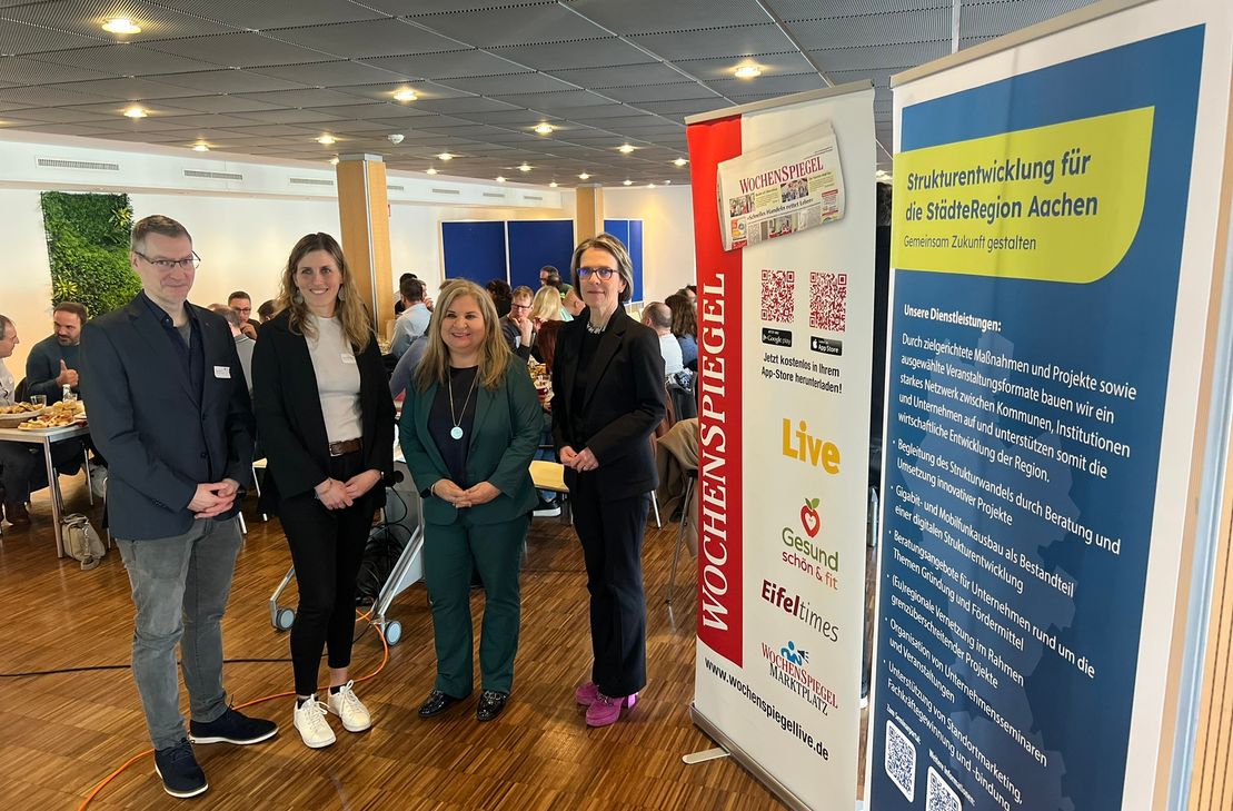 Der städteregionale Fördermittelberater Patrick Hahne, Bürgermeisterin Dr. Carmen Krämer, Veranstaltungsmanagerin Iris Gerdom und Martina Schmitz (Geschäftsführerin Weiss-Verlag) waren angetan von der breiten und positiven Resonanz auf das Unternehmerfrühstück, zu dem die Stadt Monschau ins Medienhaus Weiss geladen hatte.