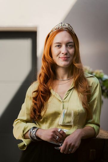 Die amtierende Naheweinkönigin 2024/2025, Zoé Keller de Almeida Soliz, wird keine direkte Nachfolgerin erhaklten, die Wahl der Naheweinmajestätenb fällt in diesem Jahr aus.