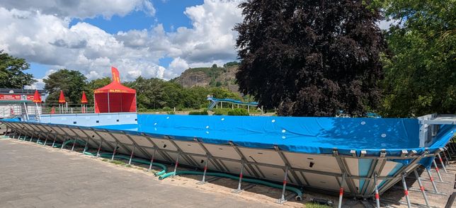 Das neue Pop-Up-Schwimmbecken ermöglicht während der Sanierung des Freizeitbades weiterhin Schwimmangebote für die Bevölkerung.