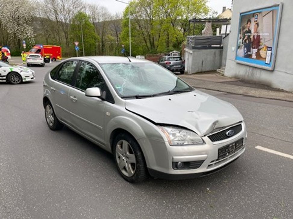 Der verunfallte PKW der Pellinger Straße