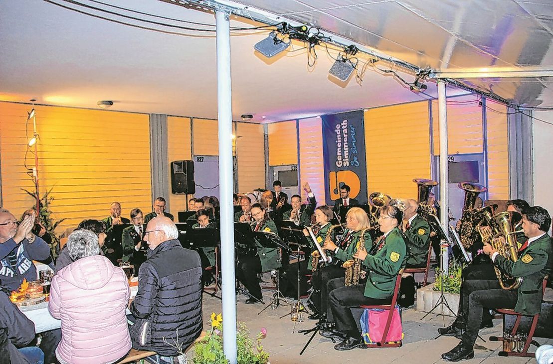 Der Musikverein »Eifelklänge« Eicherscheid ist einer der musikalischen Gäste der Simmerather Musiktage an der Steckenborner Grundschule. Zugleich lädt der ausrichtende Musikverein »Heimatecho« zum Saubrennfest ein.