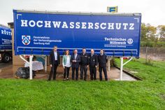 Offizielle Indienststellung der Wechselbrücken (v.l.): Landrat Trier-Saarbrg Günther Schartz, Beigeordnete Simone Thiel, Bügermeister VG Saarburg-Kell Jürgen Dixius, THW-Ortsbeauftragter Fabian Weiland, Wehrleitung Bernhrad Hein, Thorsten Marx. Foto: WSTTV
