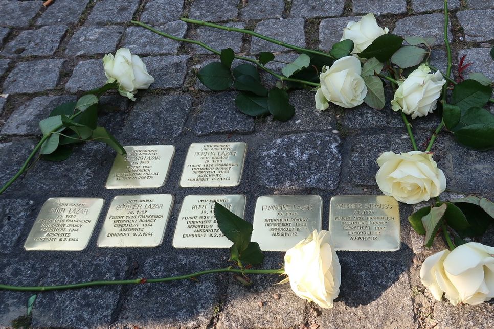 Im saarländischen Illingen liegt ein Stolperstein für den Bad Kreuznacher Werner Strauß. Die Flucht mit seinen Verwandten nach Frankreich endete mit einer Tragödie: Die Familie wurde mit Ausnahme seines Onkels 1944 deportiert und von den Nationalsozialisten in Auschwitz ermordet.