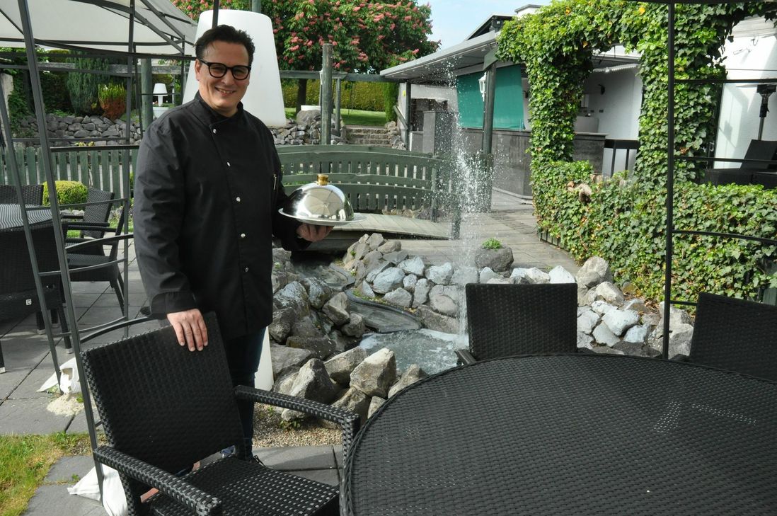 Willy Wolf freut sich auf die Wiedereröffnung seines Hotel-Restaurants "Zur Post" und des gazugehörenden Biergartens nach der coronabedingten Schließung. Foto: Pauly