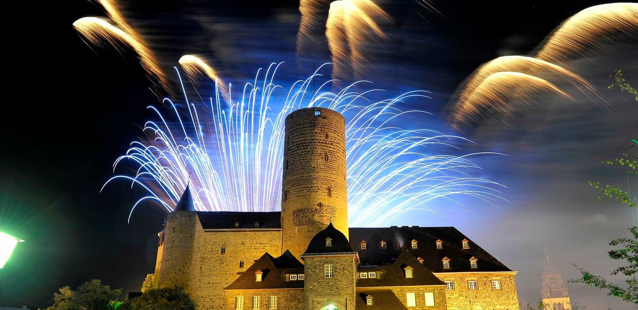 Das Feuerwerk wird von der Burg abgeschossen.