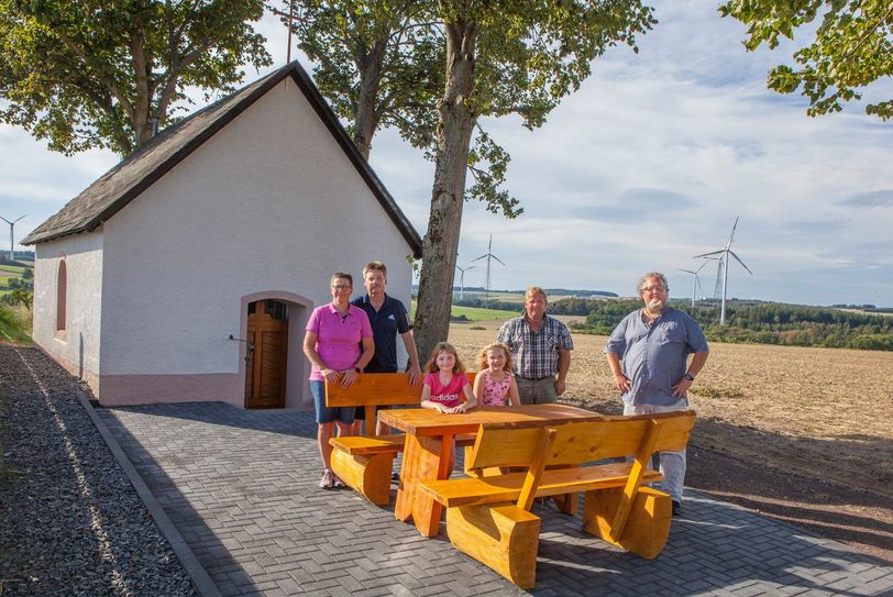 Fleißige Helfer (von links): Sabine, Thomas und Maren Emmerich, Nele Jischke, Lothar Schneider und Frank Jischke.