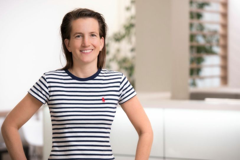 Esther Gombert, Fachärztin für Orthopädie und Unfallchirurgie, erklärt, wie man sich in Bewegung halten kann.