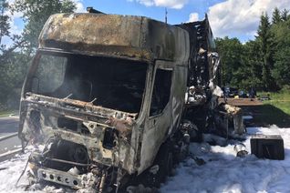 Letzten Freitag musste die Feuerwehr zwischen Barweiler und Wiesemscheid einen LKW-Brand löschen.