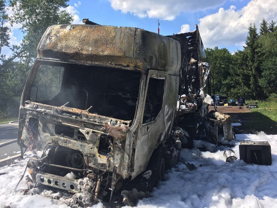 Letzten Freitag musste die Feuerwehr zwischen Barweiler und Wiesemscheid einen LKW-Brand löschen.