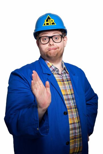 Schräge Töne präsentiert die „Eifelaner Comedykugel“ Kai Kramosta mit seiner Handwerkercomedy „Normal müsste das halten“.