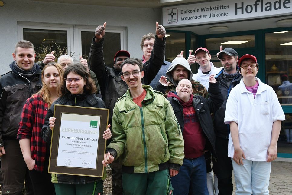 Das Team der Beschäftigten im Hüttenhof der Asbacher Hütte freut sich über die Auszeichnung.