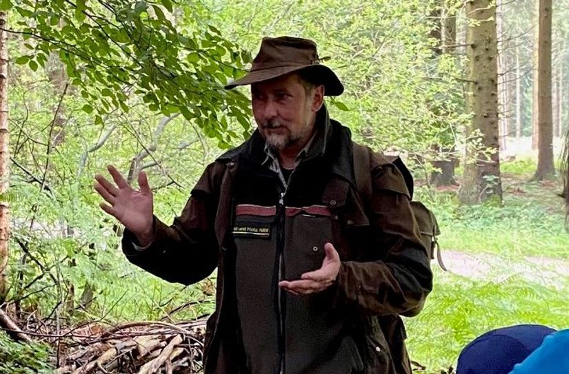 Förster Jörg Melchior leitet die Walderlebnistage.