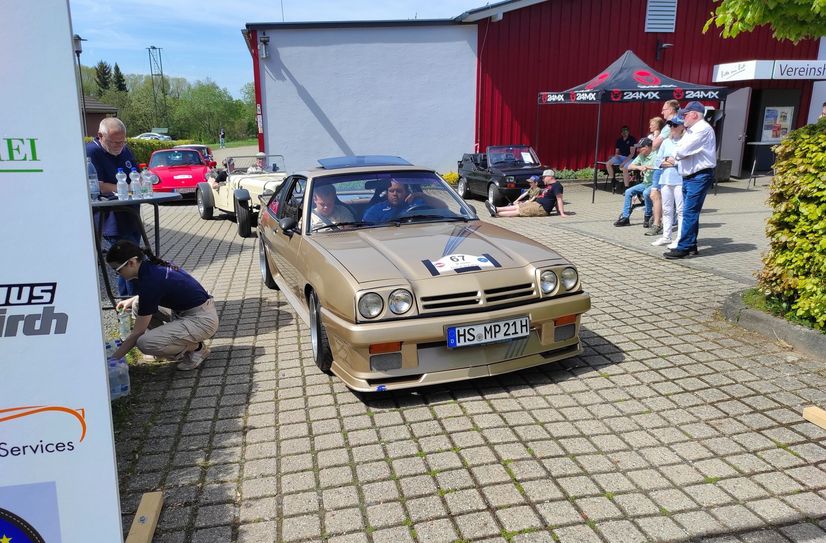 Der Kalender für Ausfahrten der Old- und Youngtimer ist wieder prall gefüllt - am 13. Juli ist Station an der Vereinshalle in Höfen.