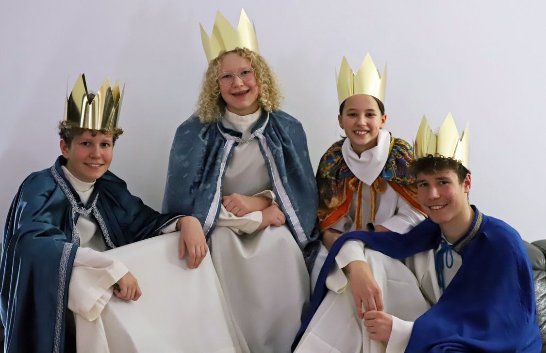 Sternsinger aus Hetzerath vertreten Bistum Trier beim Dreikönigssingen im Bundeskanzleramt.