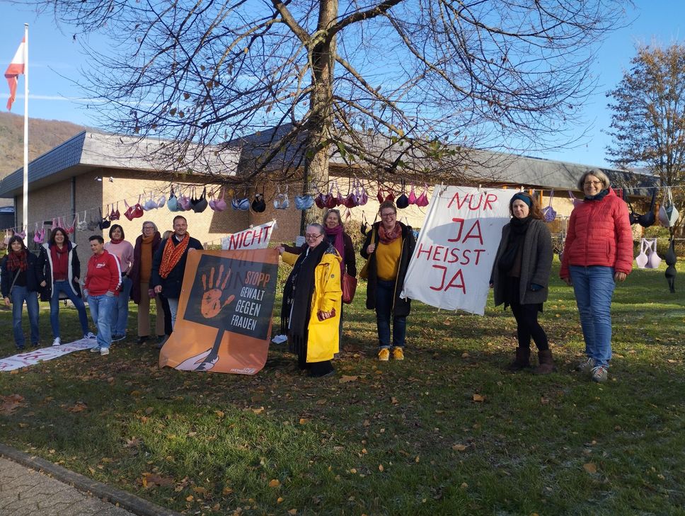 Installation vor der Rheinhalle am Tag der Demokratie.