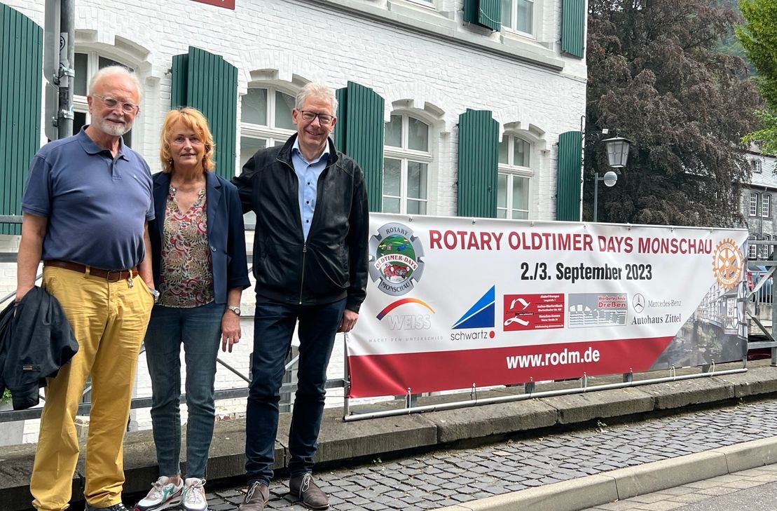Die Rotarier Dr. Paul Ohlig, Jaqueline Huppertz und Thomas Zehnpfennig freuen sich auf die Oldtimer-Days am 2. und 3. September in der Monschauer Altstadt.