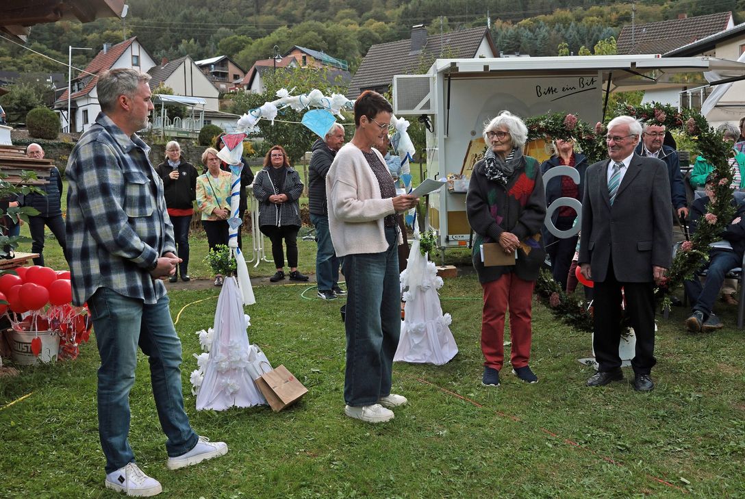 Rolf und Maria Theisen feierten mit Familie, Freunden und Vertretern der Ortsgemeinde Hönningen sowie der Verbandsgemeinde Altenahr ihre Diamanthochzeit.
