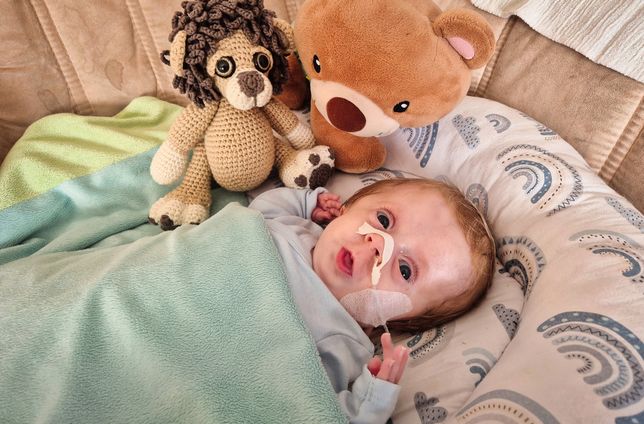 Trotz seiner schweren Erkrankung ist Vincent lebensfroh. Um ihm und seiner Familie zu helfen, bittet der Förderverein Lützselsoon um Spenden.