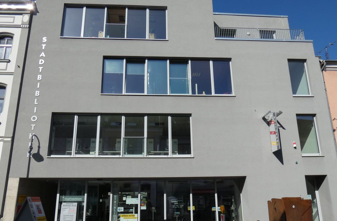 Ein Unbekannter ist über die Dachterrasse in die Stadtbibliothek Euskirchen eingebrochen.