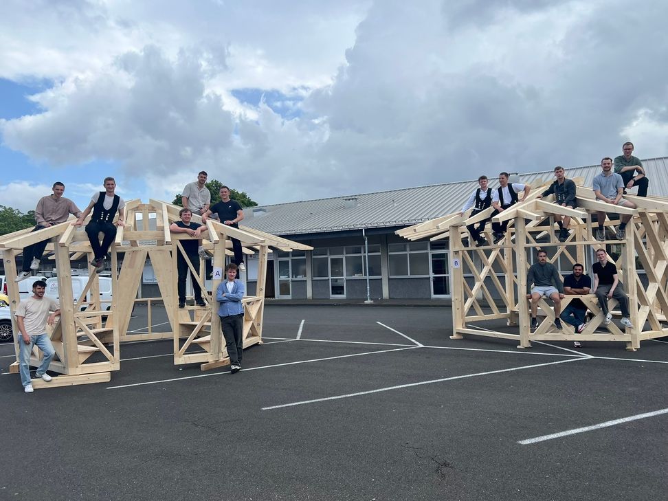 Die beiden Werke des Holzbauwettbewerbs.