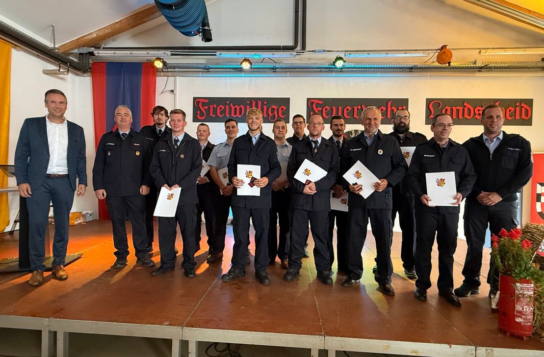 Beförderungen zum Oberfeuerwehrmann, Löschmeister, Oberlöschmeister,
Brandmeister und Oberbrandmeister