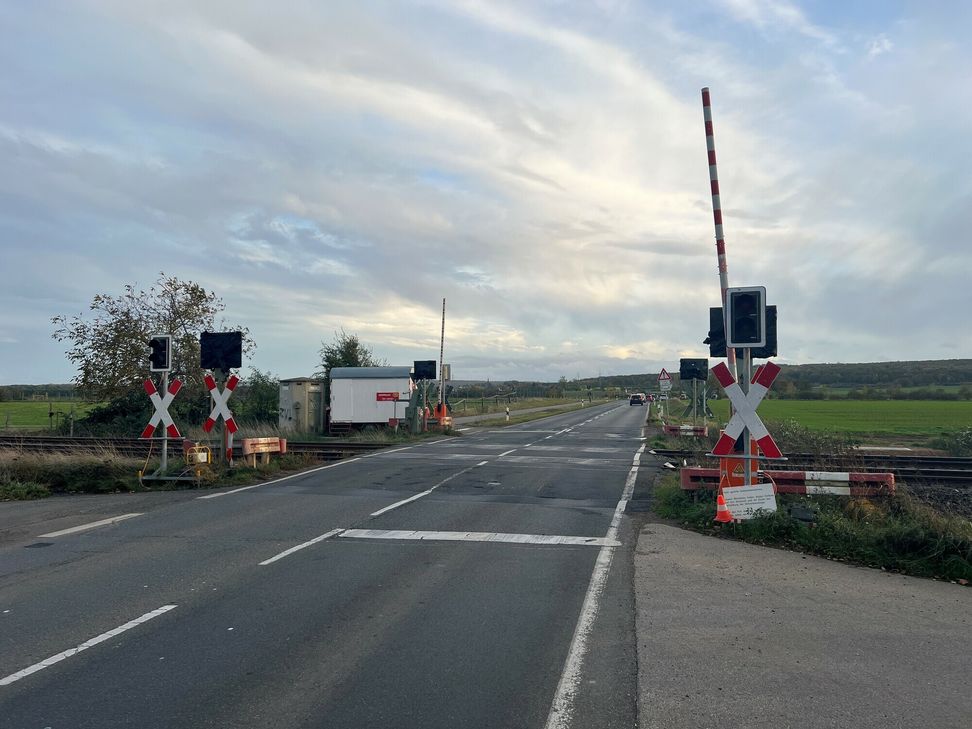 Ab dem Bahnübergang wird die Euenheimer Straße bis Euskirchener Heide voraussichtlich bis 8. Dezember gesperrt.