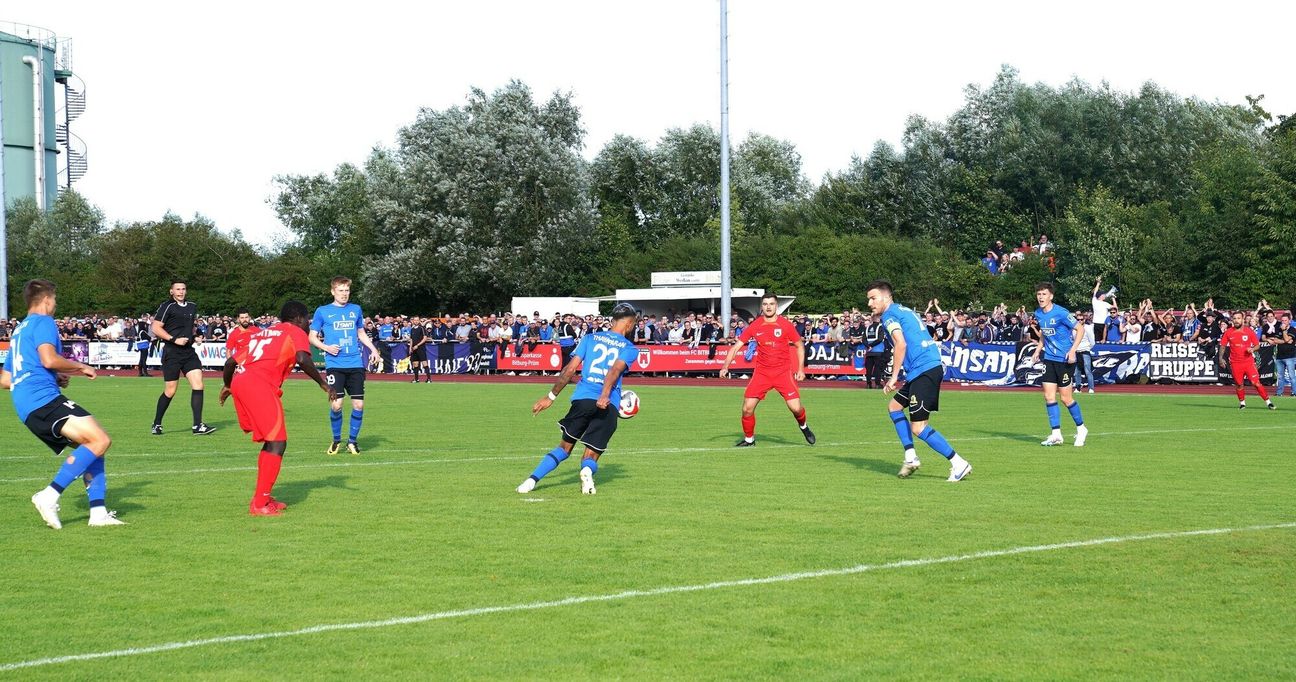 Die Trierer Eintracht meistern ein souveränes Spiel.