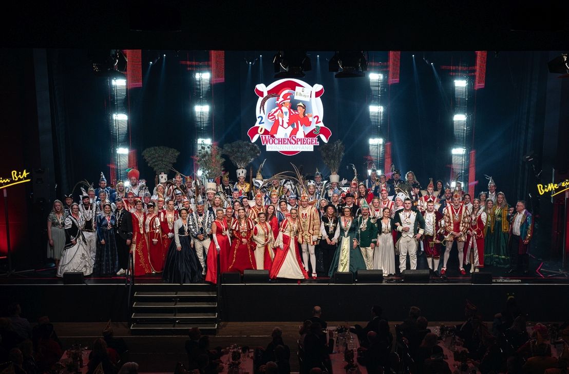 Die Prinzenpaare der Region auf der Bühne der Europahalle