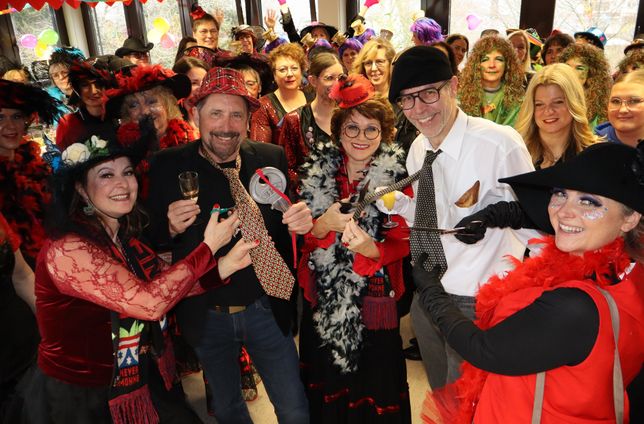 Peter Unkel und Volker Bernd rückten den Rathausschlüssel raus.