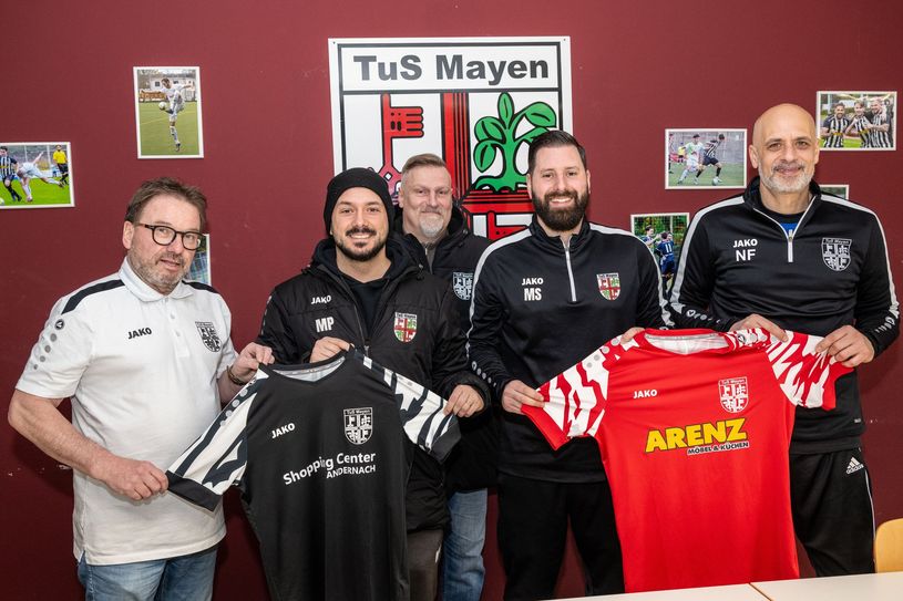 Die Vertragsverlängerung wurde besiegelt.