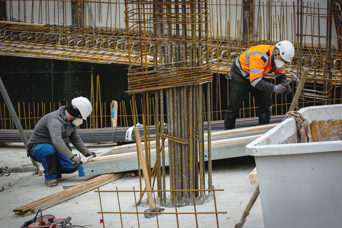 Bauarbeiter können kein Homeoffice machen – und tragen auch ohne Pandemie ein erhöhtes Risiko, im Job zu erkranken oder zu verunglücken. Die IG BAU fordert mehr Anstrengungen beim betrieblichen Arbeitsschutz. (Foto: IG BAU)