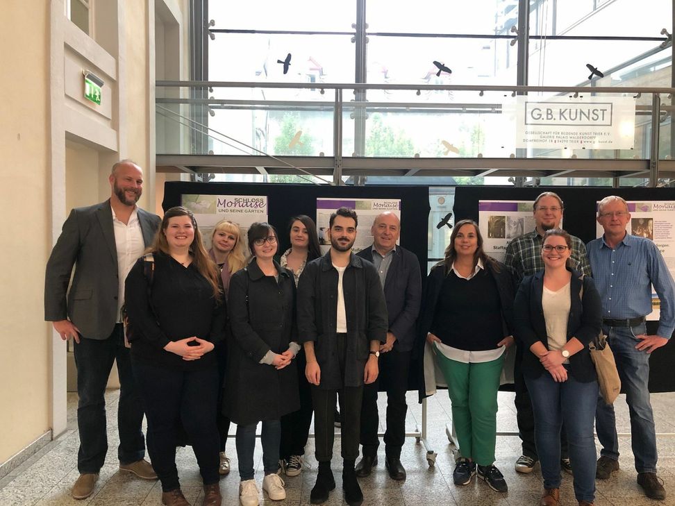 Die Studierenden mit ihrem Dozenten Dr. Jürgen von Ahn (links). Fotos: Uni Trier