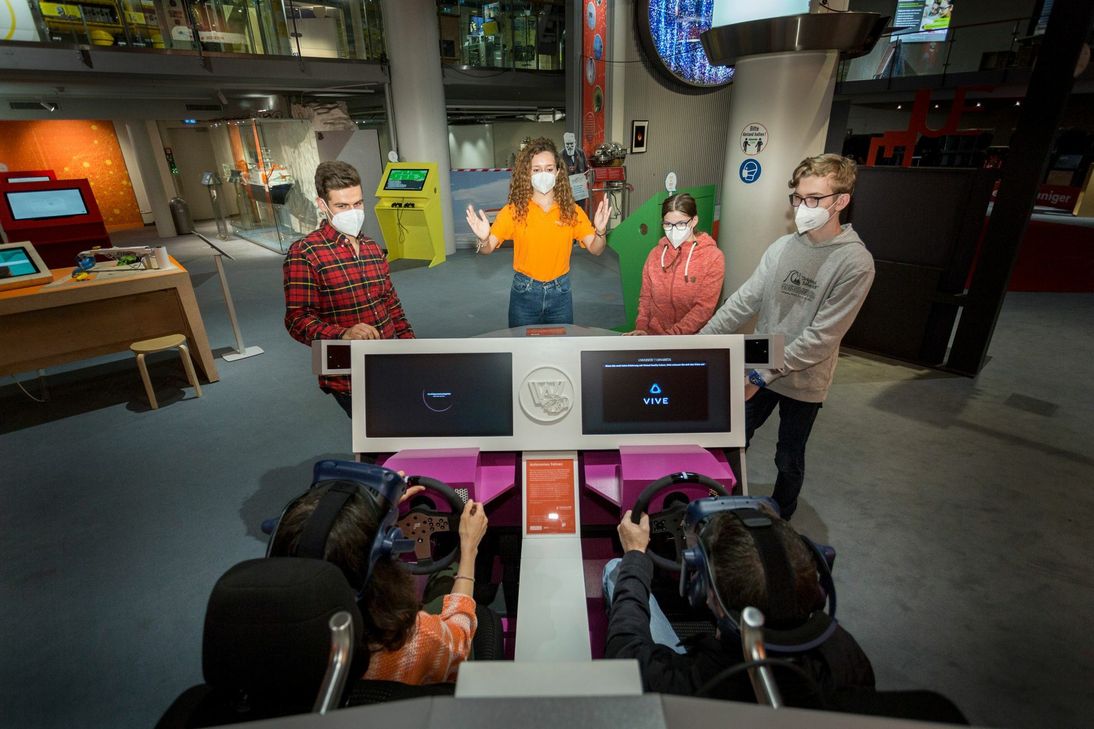 Im Deutschen Museum Bonn lernen Kinder und Jugendliche die spannende Seite von Naturwissenschaften und Technik kennen. Für Gruppen aus den von der Flutkatastrophe besonders stark betroffenen Landkreisen Ahrweiler, Euskirchen und Rhein-Sieg-Kreis ist das Angebot jetzt kostenlos. Foto: Deutsches Museum Bonn