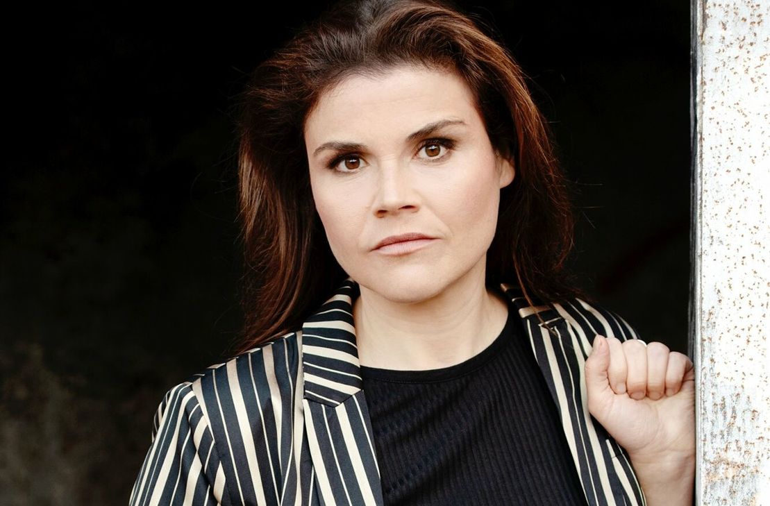 Katharina Wackernagel liest aus den Siegerbeiträgen des Kurzkrimifestivals.