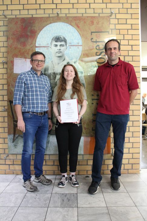 Sabrina Maas vom St. Josef Gymnasium in Biesdorf ist Siegerin in der Kategorie Gymnasium beim Französisch-Wettbewerb des Partnerschaftsverbandes Rheinland-Pfalz/4er Netzwerk e.V. Foto: Schule